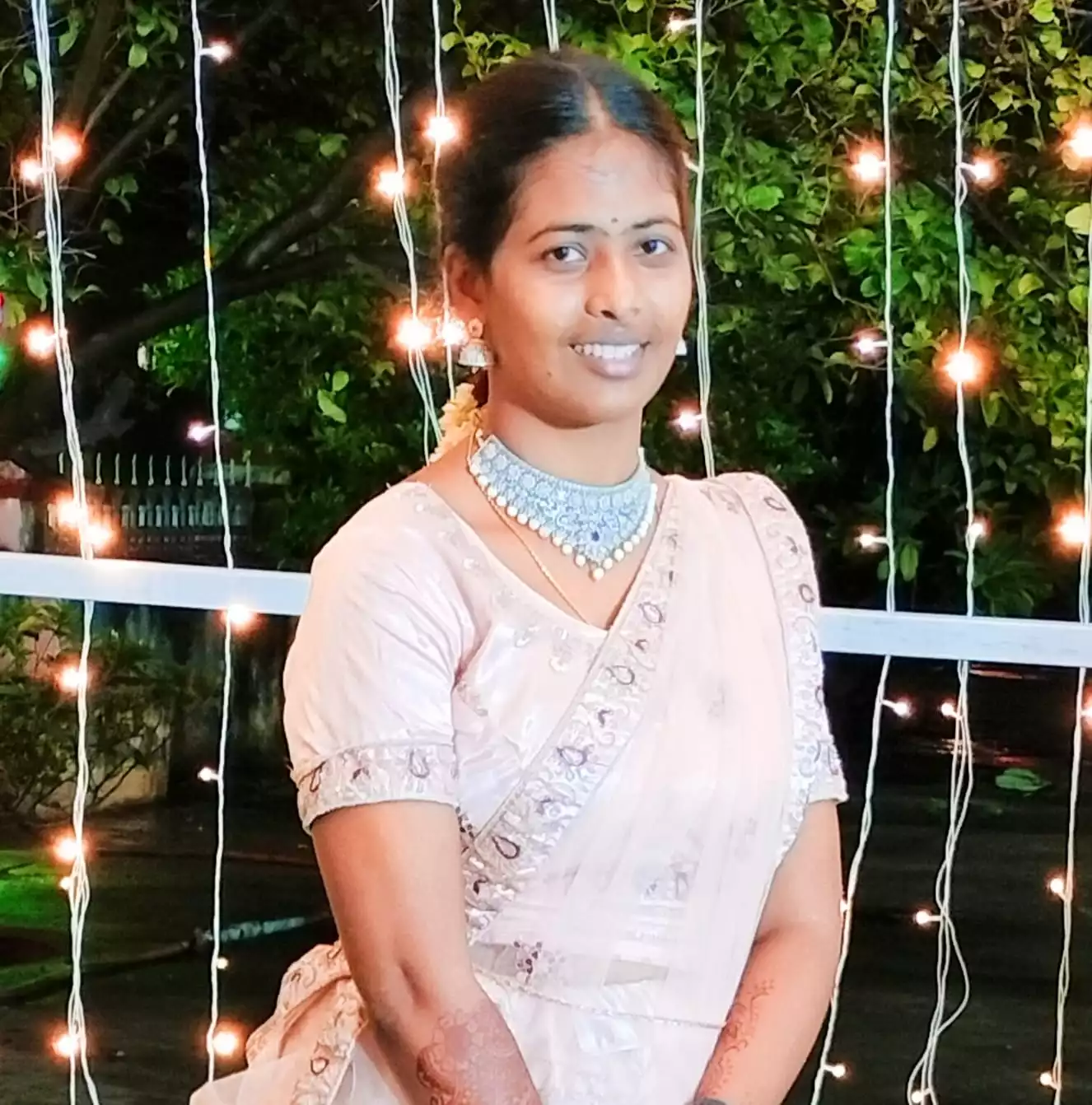 Sengunthar/Kaikolar Bride Professor / Lecturer
