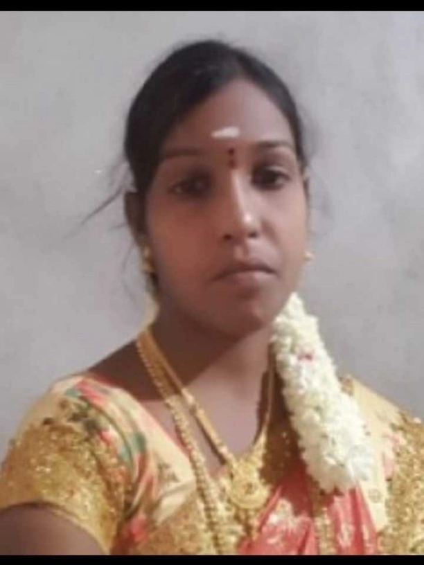 Sozhiya Vellalar Bride M.Com. Commerce